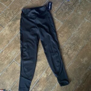 Walk pop active leggings. NWT. Size xs. Has pockets-sheer spots. Poly/spandex.